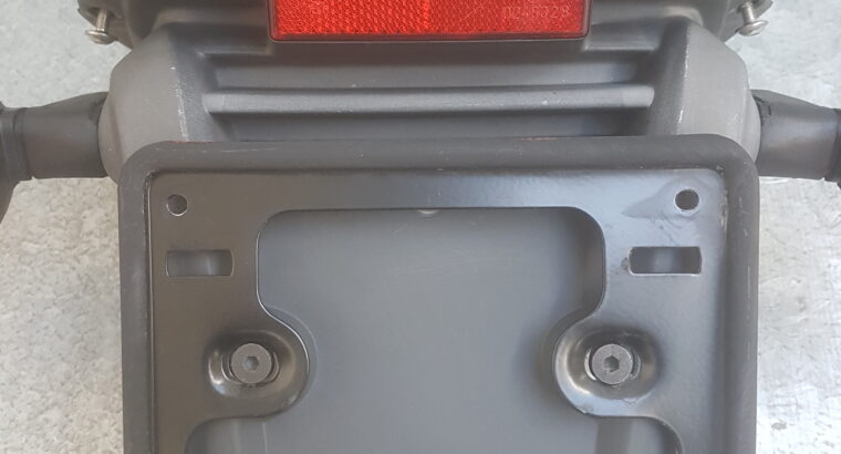 PARAFANGO PORTATARGA APRILIA LEONARDO 150