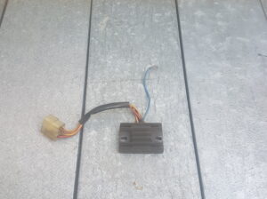 REGOLATORE DI TENSIONE APRILIA LEONARDO 150