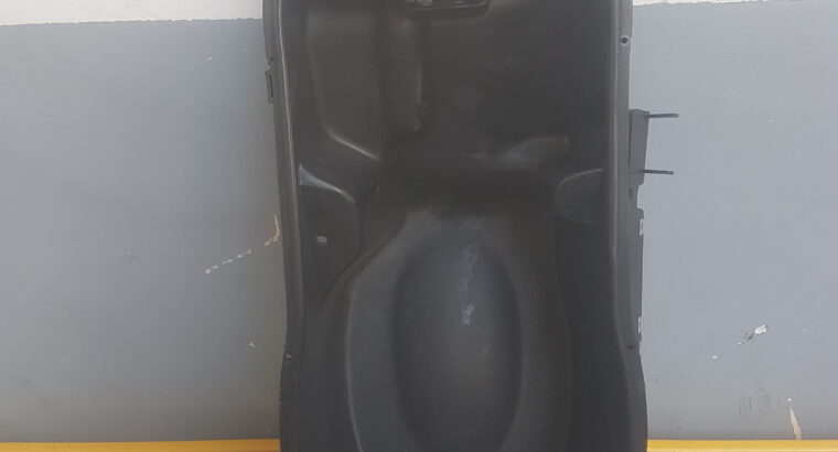 VANO/SOTTOSELLA/PORTACASCO APRILIA LEONARDO 150
