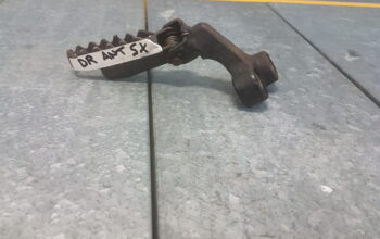 Supporto Pedalina Ant SX Suzuki DR 650 RSE 1993